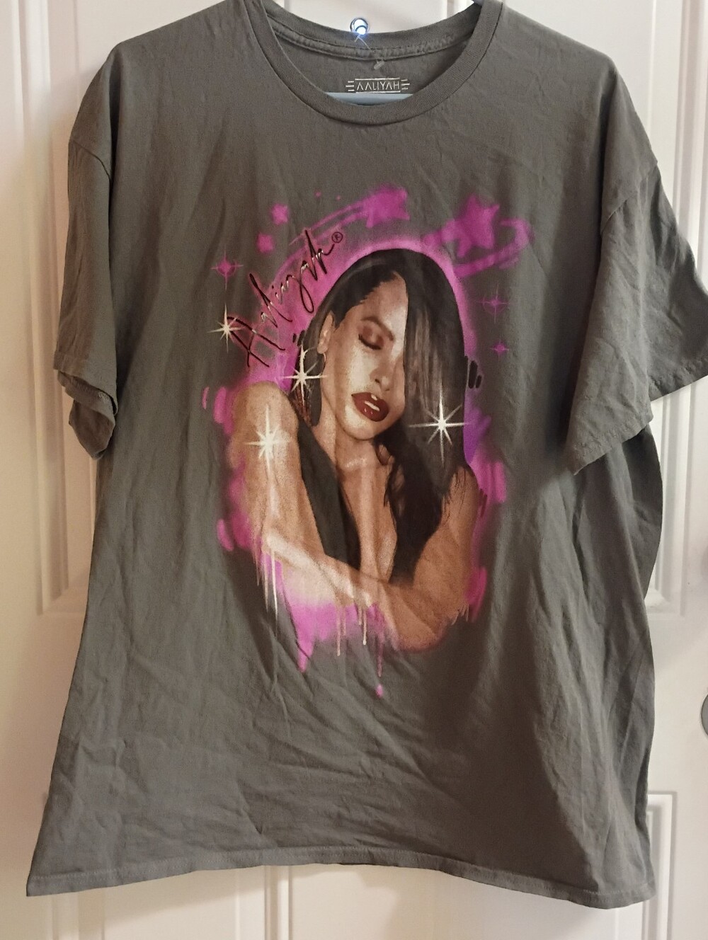 Aaliyah Women's Size Large Grey Graphic Tee Size Large